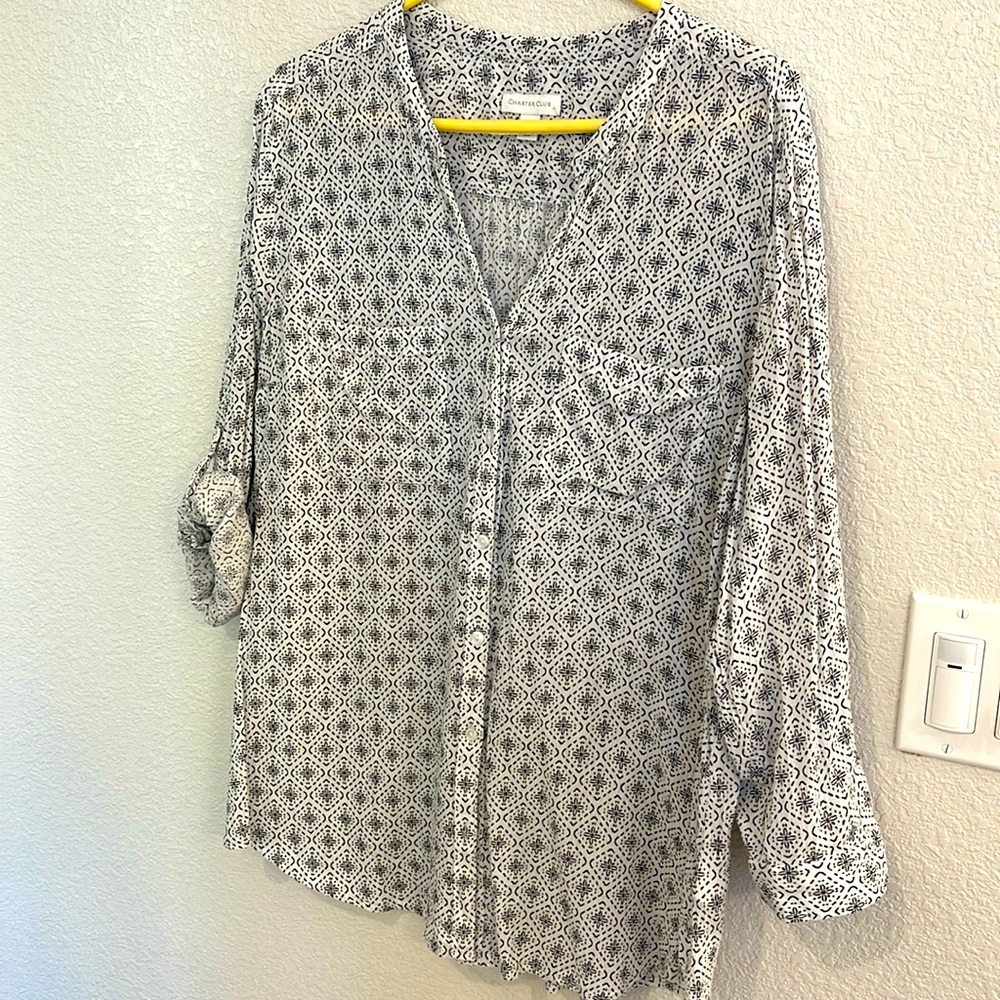 This gently worn Charter Club blouse is cool and comfy. It’s a cotton and rayon